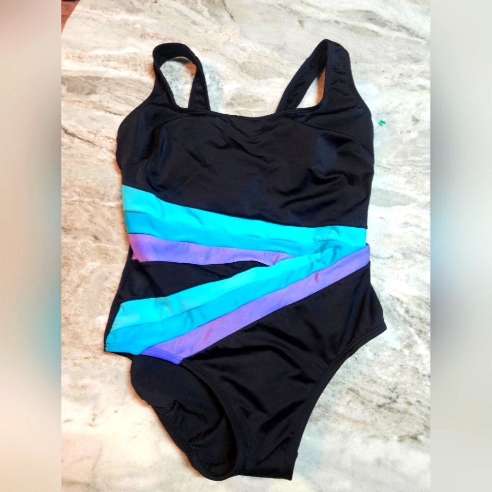 Inches Away by Jantzen Swimsuit Size 8 Black One-Piece Tummy Control